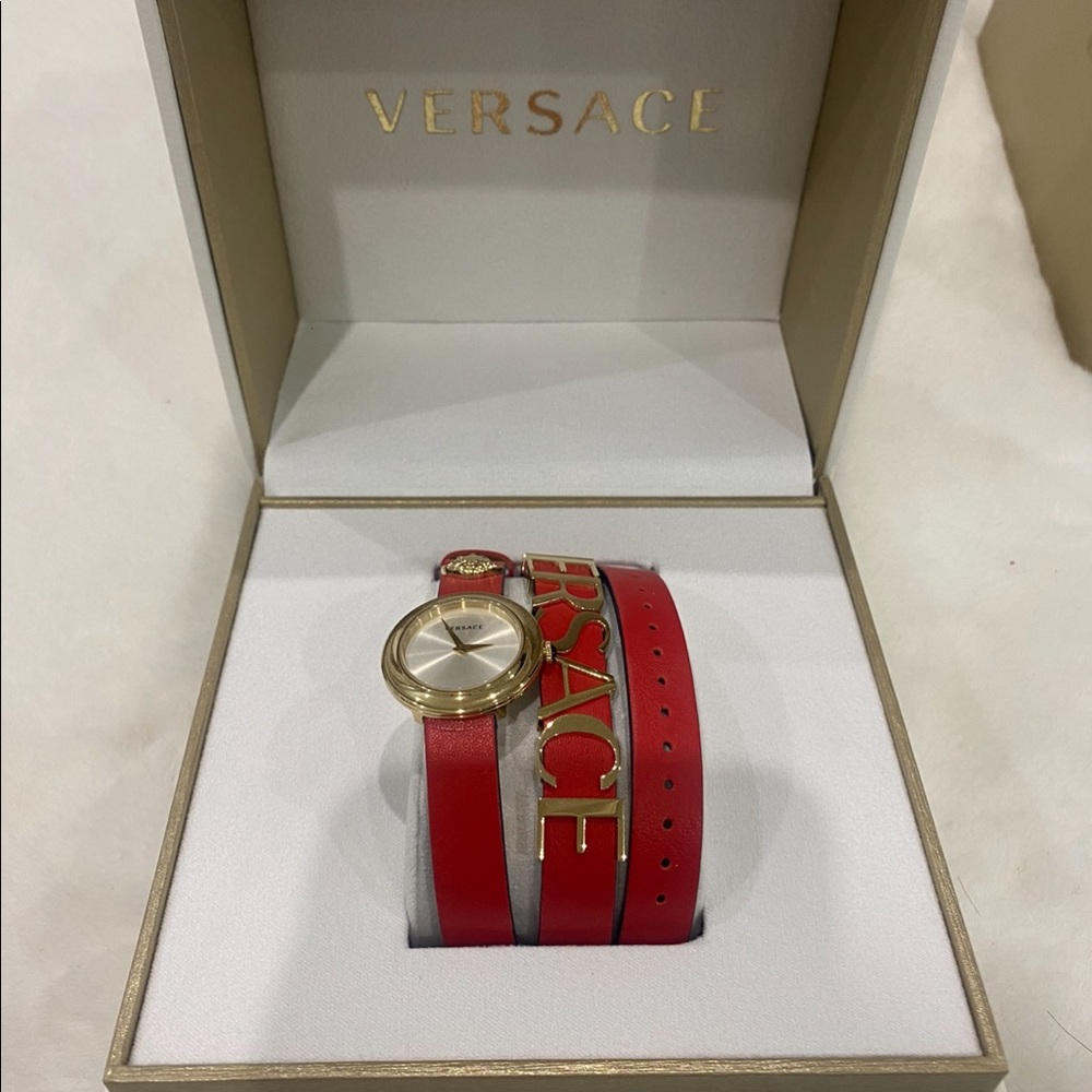 Women’s Versace watch - Picture 1 of 6